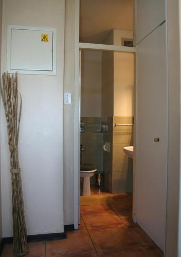 U Private Studio Apartment In Gardens Centre