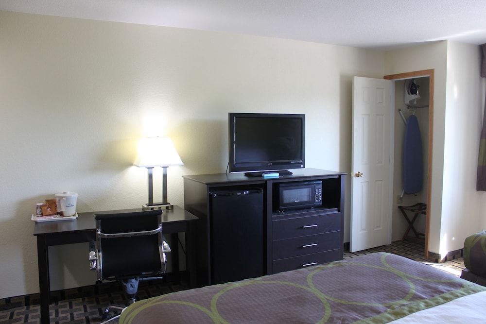 AmericInn by Wyndham West Burlington - photo 7