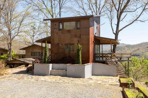 Eaglewatch Mountain Cabin — 4-Star Luxury Hotel in Bryson City, United States