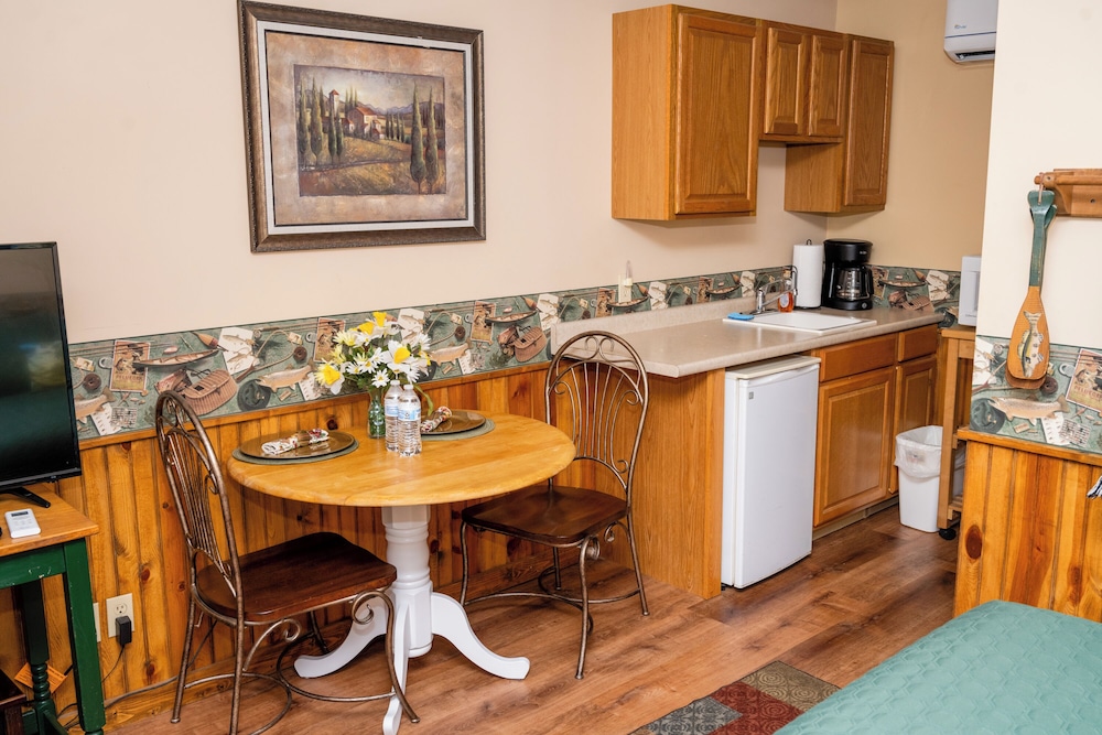 Mountain Aire Cottages & Inn - photo 111