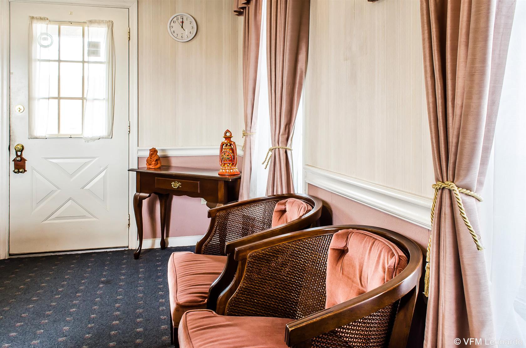 Rodeway Inn Akron - photo 11