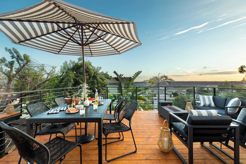 Avalon Buyout by AvantStay Mins to Gaslamp Rooftop w BBQ Sleeps 24 - photo 3