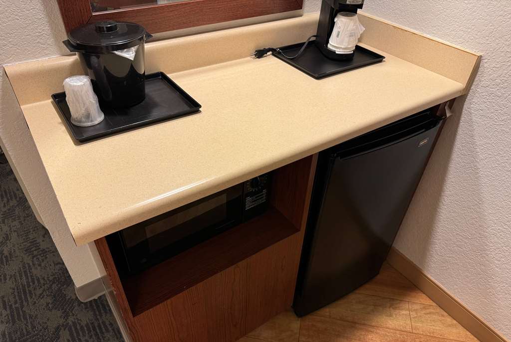 La Quinta Inn & Suites by Wyndham Bannockburn Deerfield - photo 22