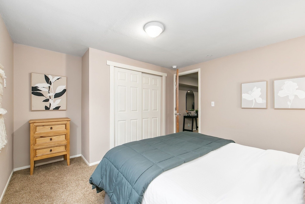 The Rustic Retreat Pet Friendly w Fenced Yard in Fort Collins, United States