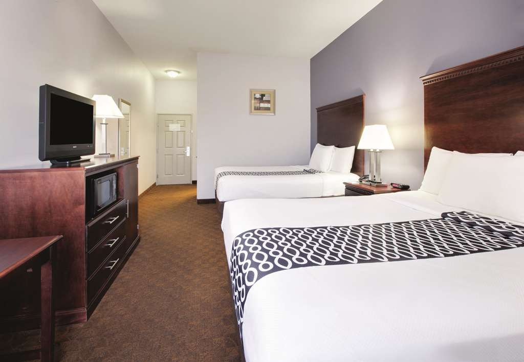 La Quinta Inn & Suites by Wyndham Corsicana - photo 11