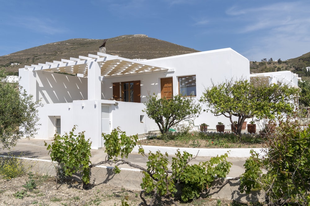 Theodora's Family Suite — 4-Star Luxury Hotel in Paros, Greece