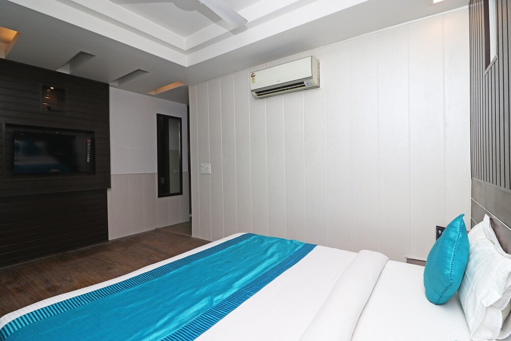Oyo 10584 Hotel Just Stay