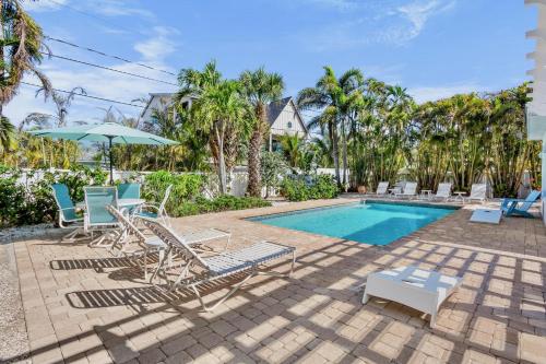 Pink Palm Bungalow — 4-Star Luxury Hotel in Anna Maria, United States