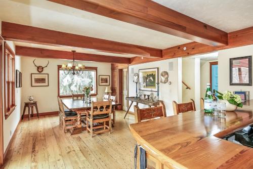 Aspen Alps Apartment #408 — 4-Star Luxury Hotel in Aspen, United States
