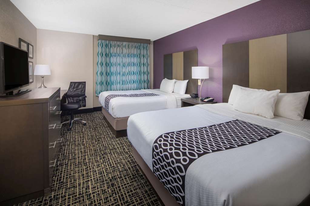 La Quinta Inn & Suites by Wyndham Chattanooga East Ridge - photo 12
