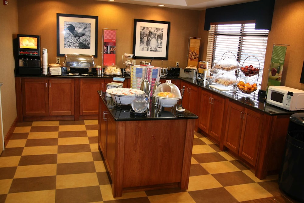 Hampton Inn Hutchinson - photo 68
