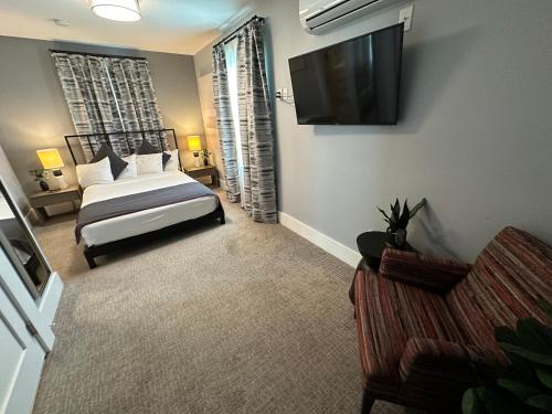 Entire Modern 7 Unit 7 Bath Boutique Inn - photo 11
