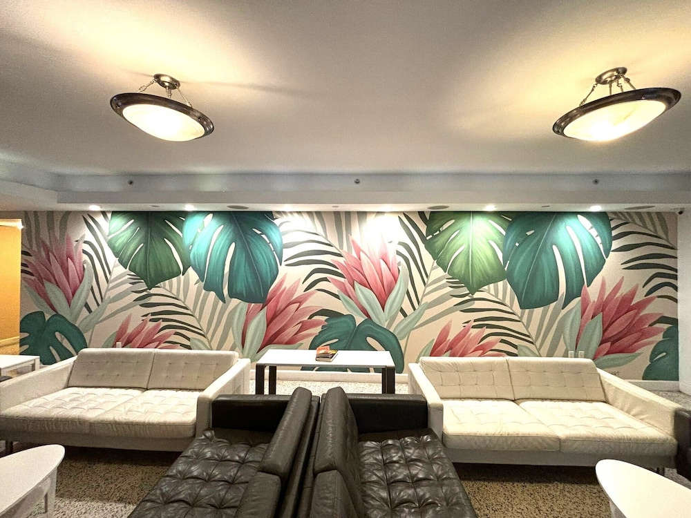 Collins Hotel - photo 8