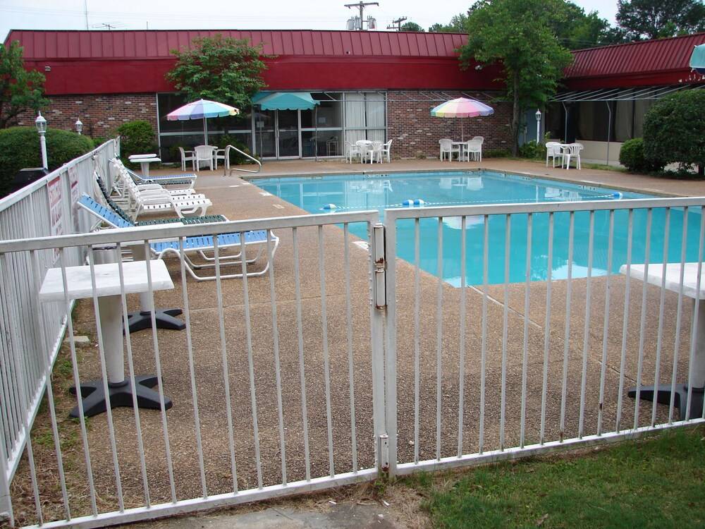 Columbus Inn & Suites - photo 14