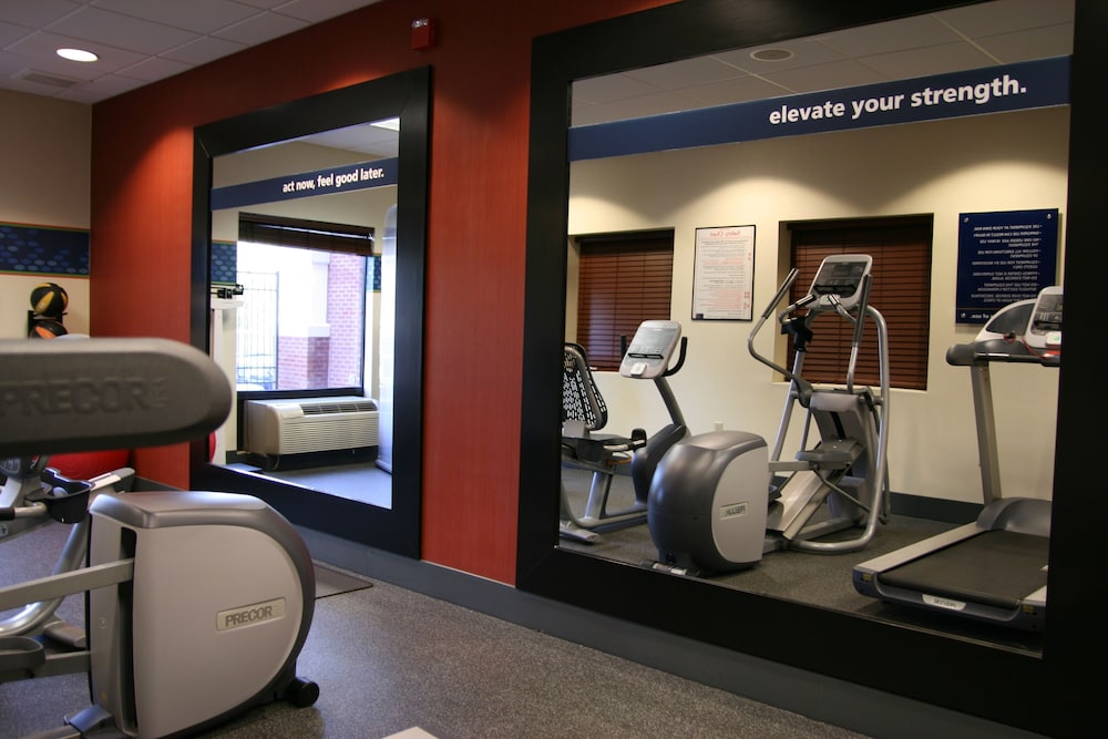 Hampton Inn & Suites Manchester Bedford - photo 23