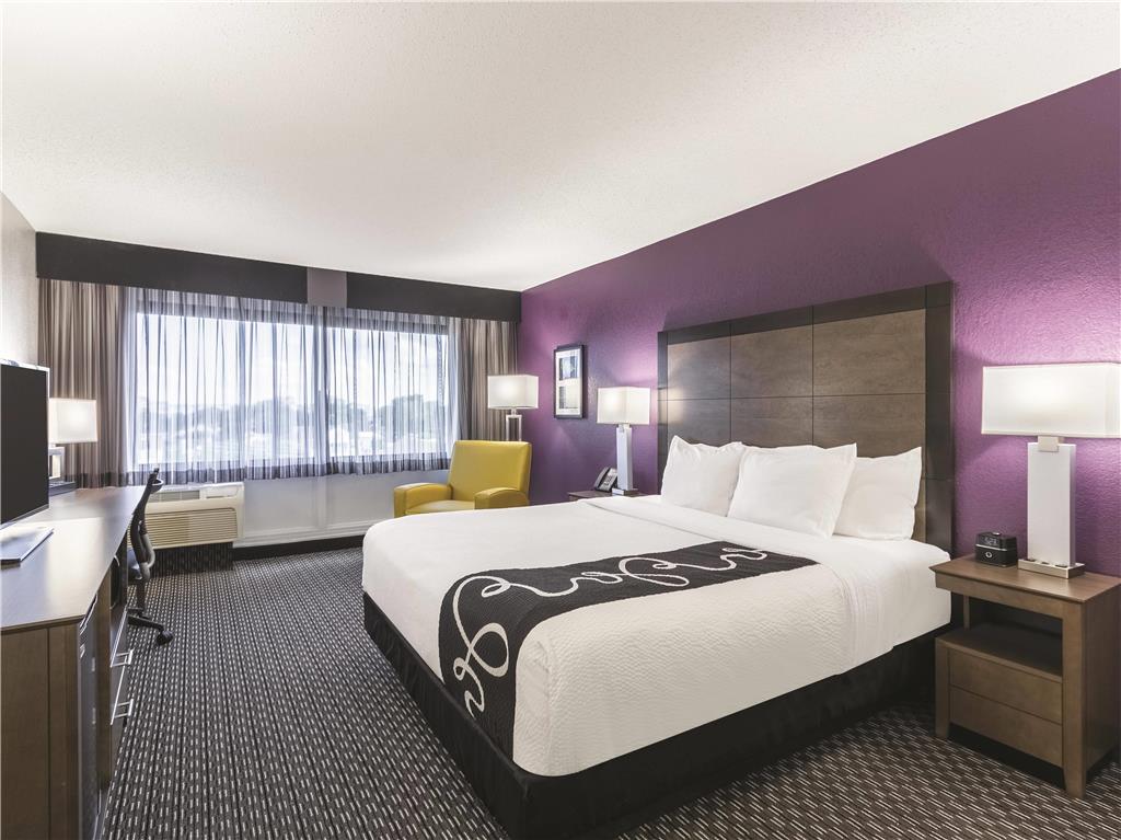 La Quinta Inn & Suites by Wyndham Virginia Beach - photo 12