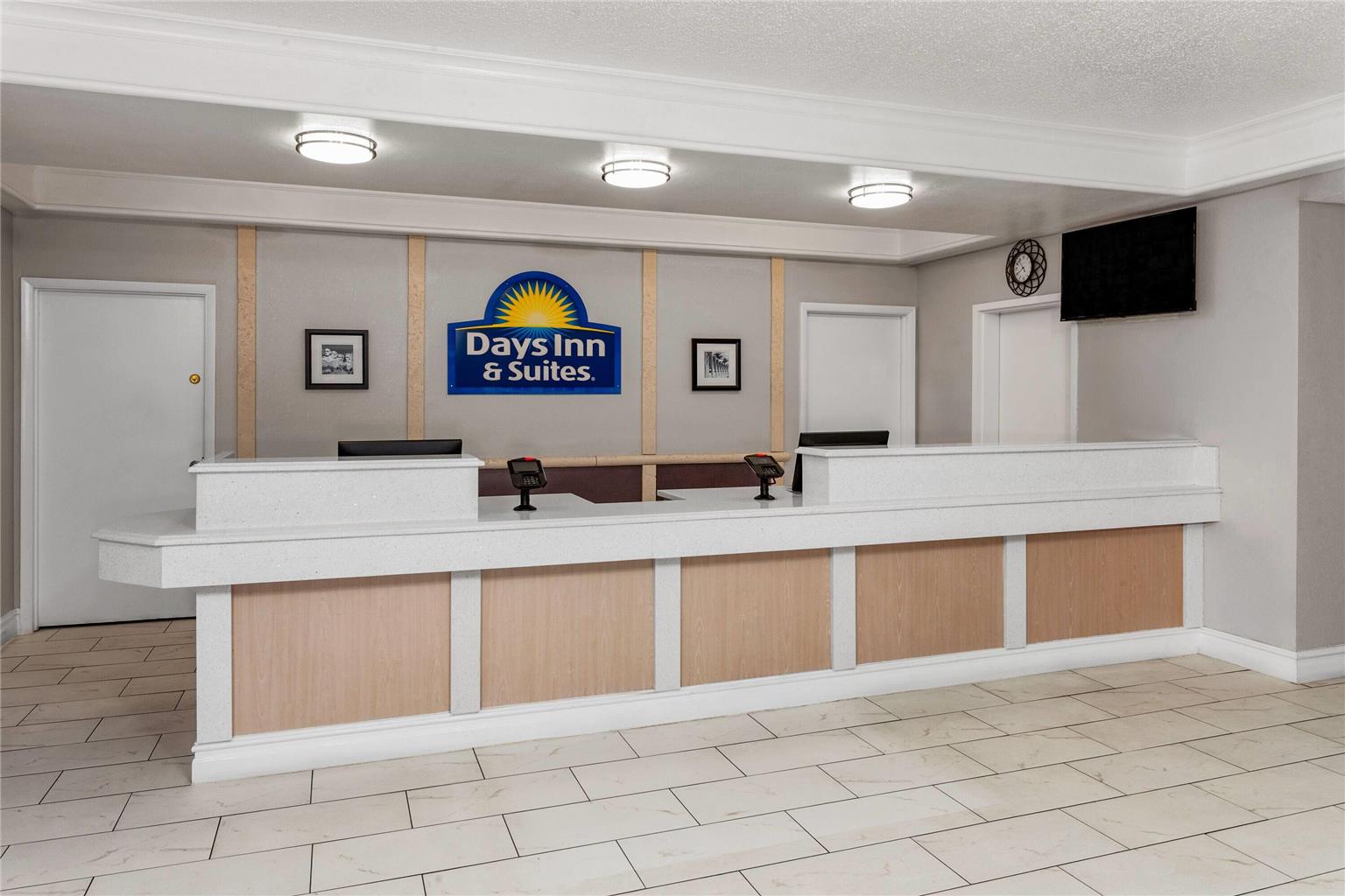 Days Inn & Suites by Wyndham Arlington Heights — hotel in Arlington Heights