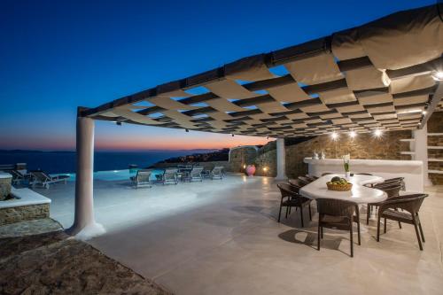 Villa Jet by Mykonos Rocks — 4-Star Luxury Hotel in Mykonos, Greece