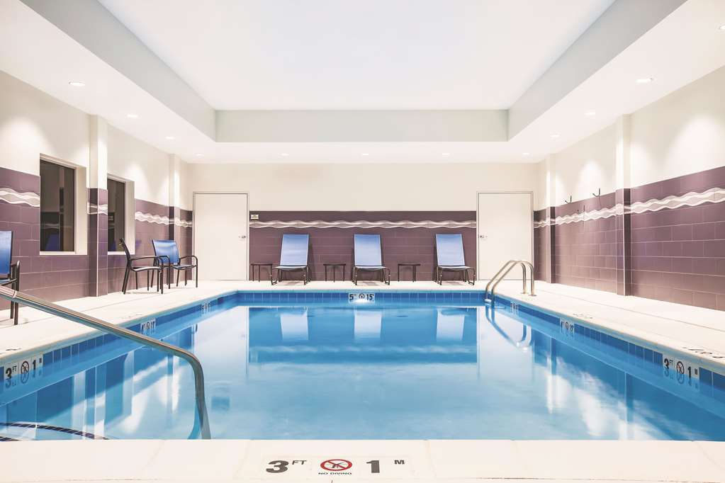 La Quinta Inn & Suites by Wyndham Wichita Northeast - photo 6