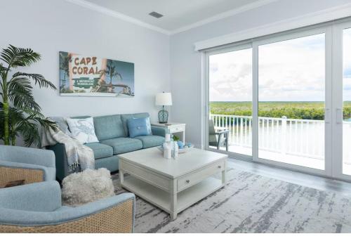 Manatee Suite 2 Funky Fish House at Cape Harbour — 4-Star Luxury Hotel in Cape Coral, United States
