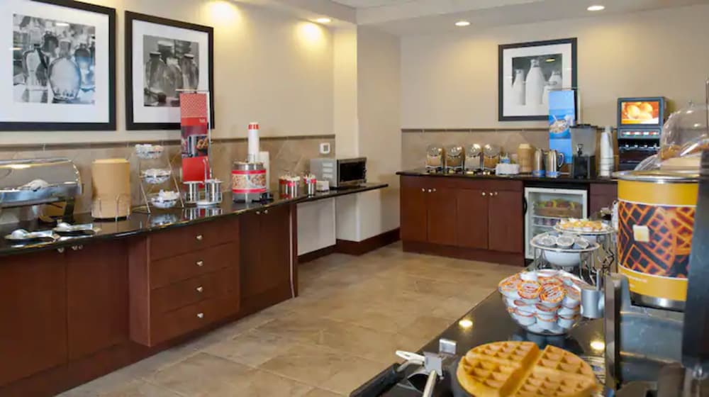 Hampton Inn & Suites Prescott Valley - photo 44