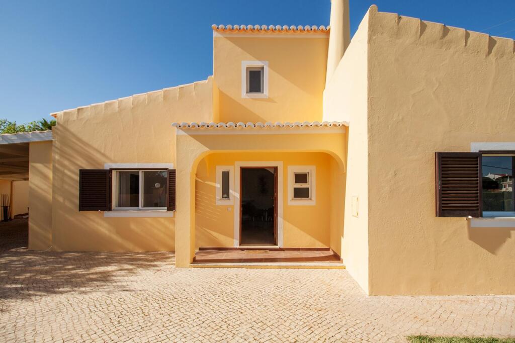 Wonderful Portuguese Villa Casa Lombos Nova 3 Bedrooms Private Pool — 4-Star Luxury Hotel in Carvoeiro, Portugal