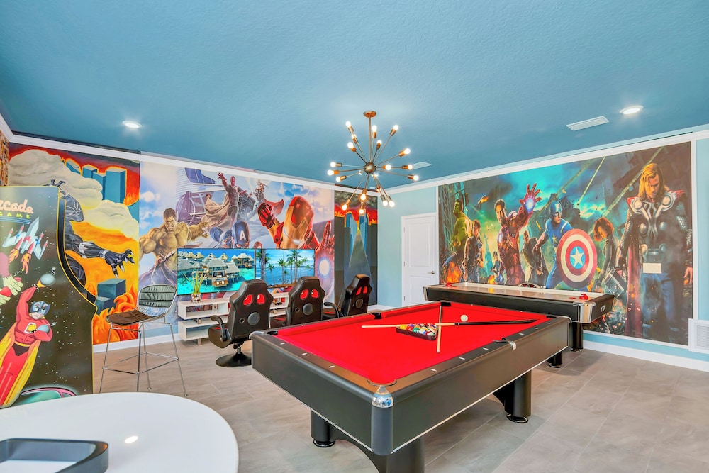 Large Villa Private Pool game Room movie Theater — 4-Star Luxury Hotel in Kissimmee, United States