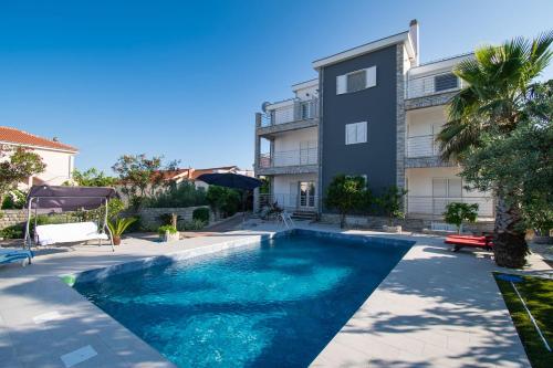 Apartment Villa Zlatna — 4-Star Luxury Hotel in Pakostane, Croatia
