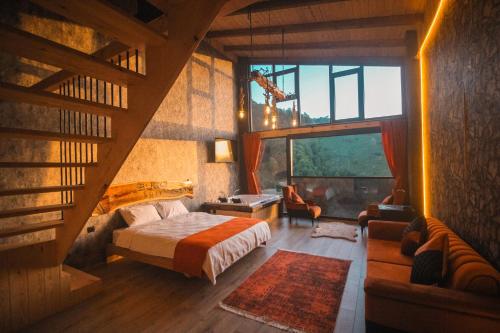 Bucci Suit in Camlihemsin, Turkey