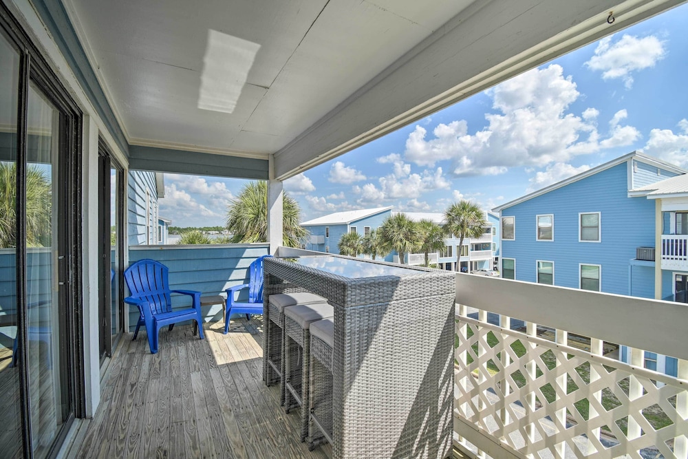 Gulf Shores Condo: Private Balcony & Beach Views — 4-Star Luxury Hotel in Gulf Shores, United States