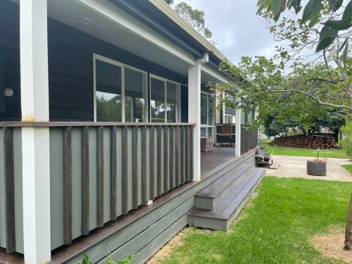 Black Duck Shack Dog Friendly Red Rocks Beach in Cowes, Australia