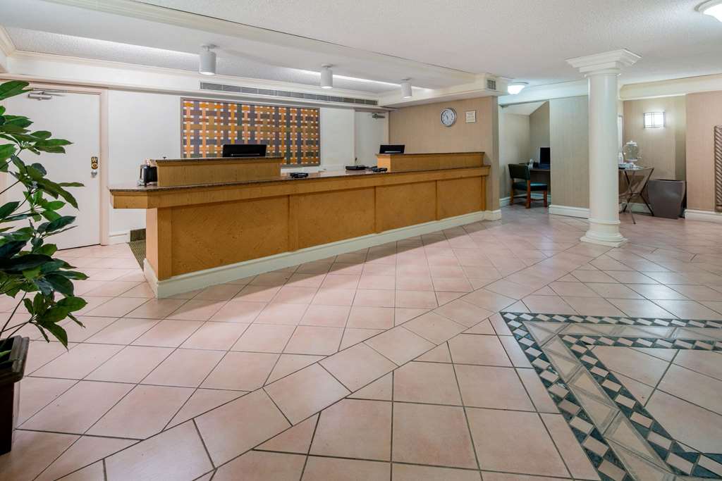 La Quinta Inn & Suites by Wyndham Irvine Spectrum - photo 6