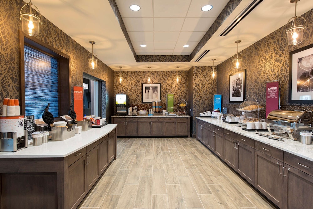 Hampton Inn & Suites Grand Rapids Downtown - photo 58