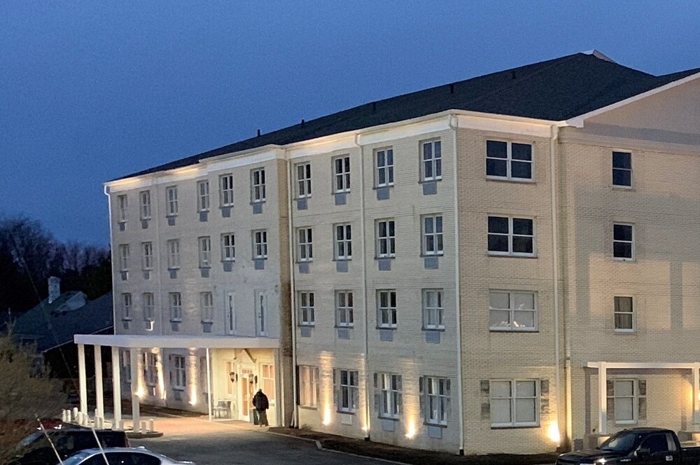 The Inn On Broadway — Lexington