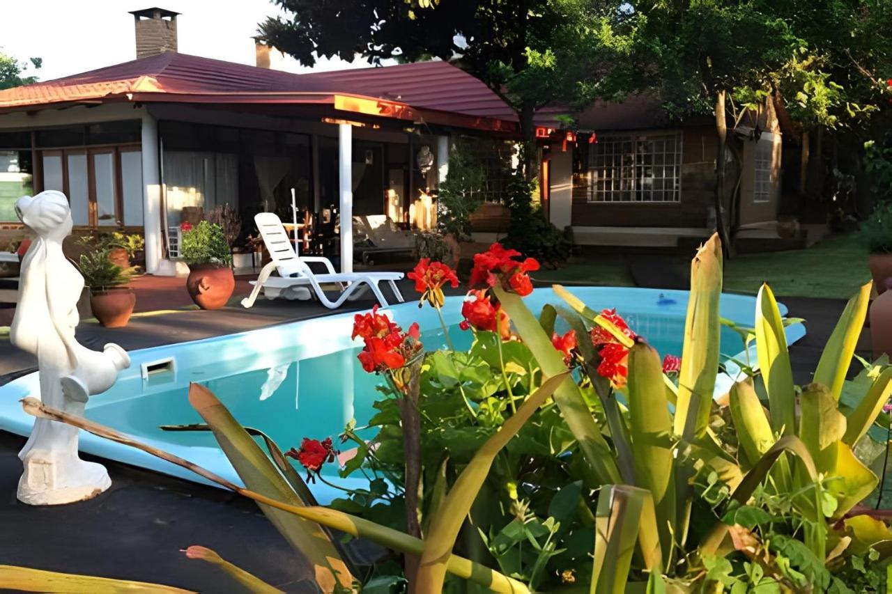 Cabañas con piscina en la entrada de Oberá — 4-Star Luxury Hotel in Obera, Argentina