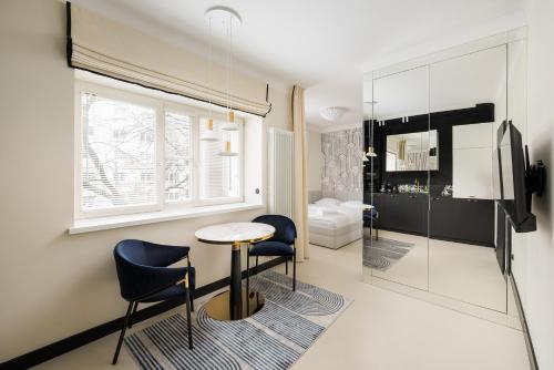 Nowolipki Deluxe Grey Studio — 4-Star Luxury Hotel in Warsaw, Poland