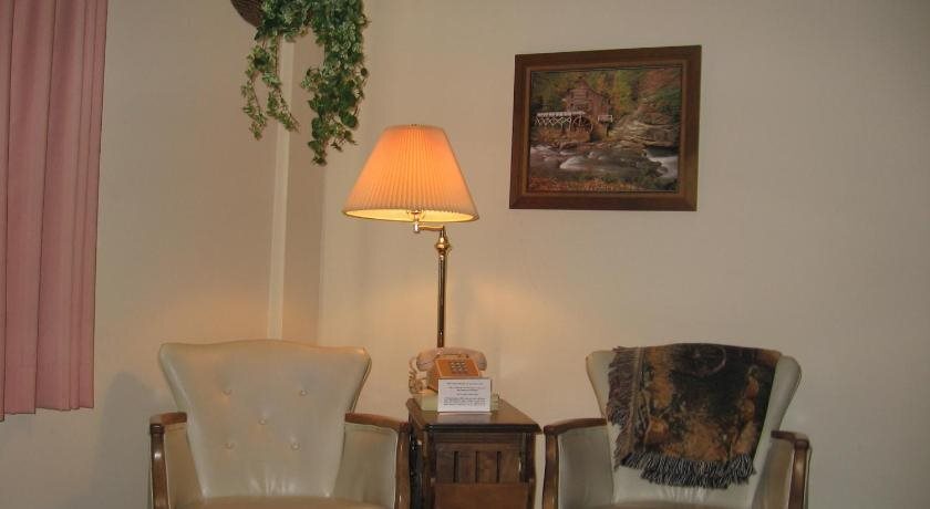 White Columns Motel - photo 26