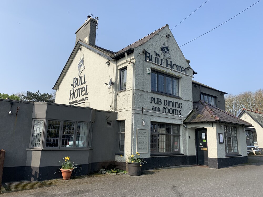 Bull Hotel in Valley, United Kingdom