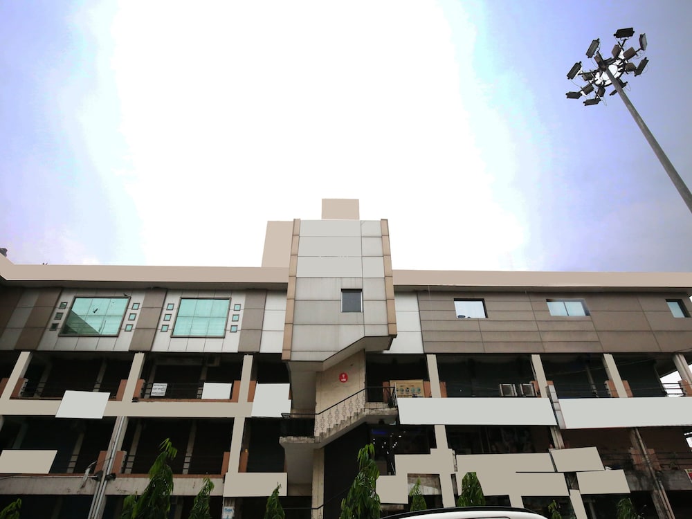 OYO 1732 Hotel The days Inn in Jalandhar, India