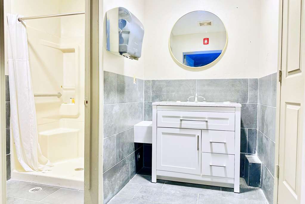 Days Inn by Wyndham Rutland Killington Area - photo 27