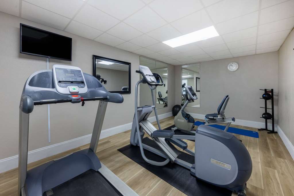 Days Inn & Suites by Wyndham Fort Bragg Cross Creek Mall - photo 13
