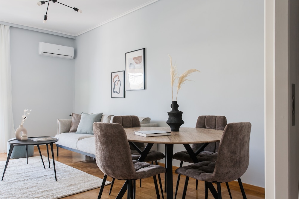 Enjoyable 2BR Apartment in Marousi — 4-Star Luxury Hotel in Marousi, Greece