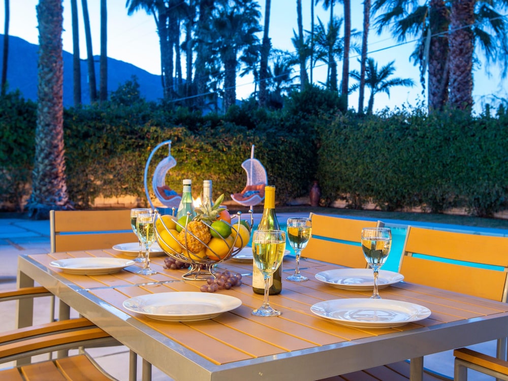 Shag Lover — 4-Star Luxury Hotel in Palm Springs, United States