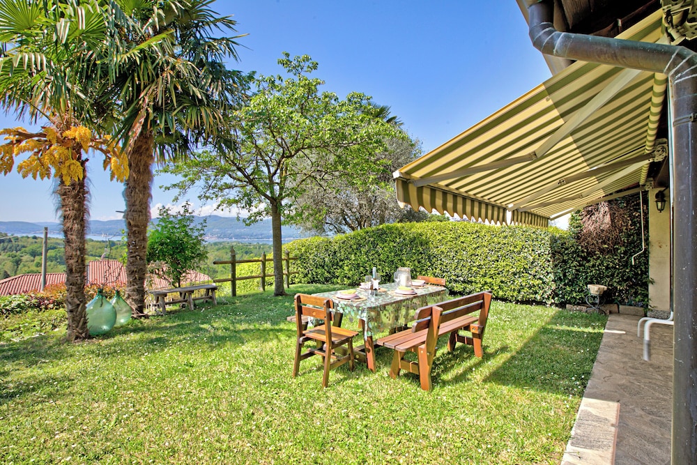 Homesweethome Garden&lakeview — 4-Star Luxury Hotel in Besozzo, Italy