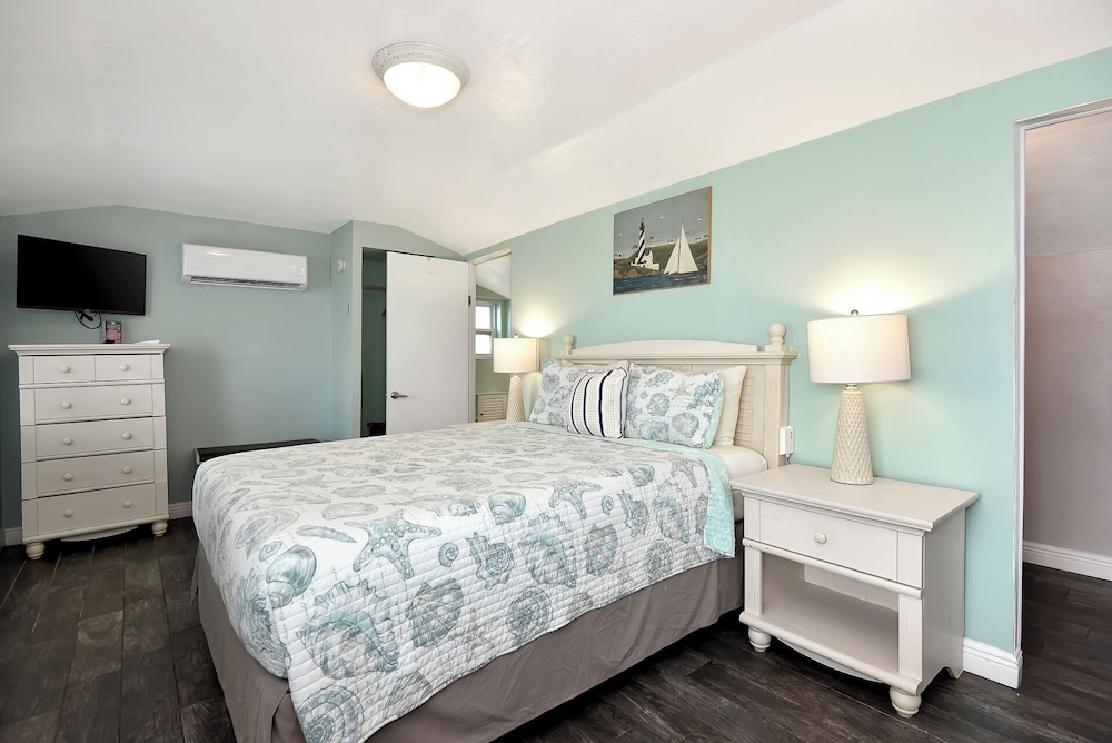 Shoreline Suites & Cabana Cottages - photo 53