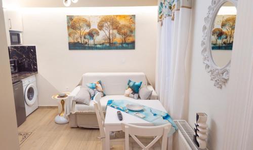 Ourania's and Lena's House — 4-Star Luxury Hotel in Petra, Greece