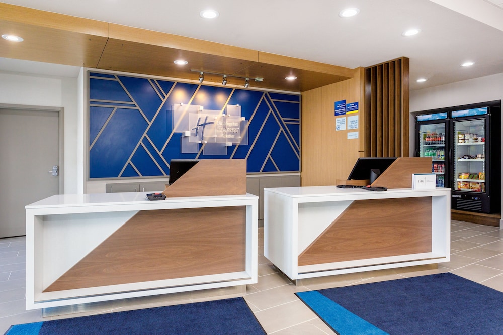 Holiday Inn Express & Suites Tampa Stadium Airport Area by IHG - photo 47