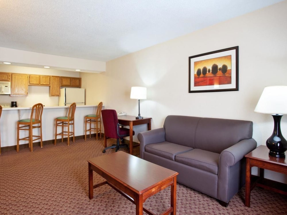 Baymont by Wyndham Merrillville - photo 35