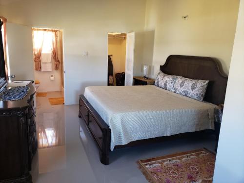 LaCondea in Unknown City, Jamaica