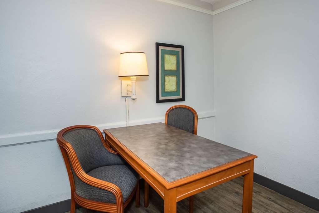 La Quinta Inn by Wyndham Tallahassee North - photo 36